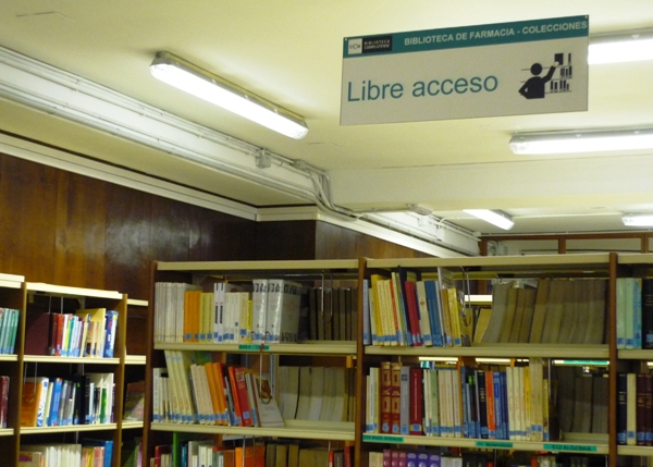 Biblioteca de Farmacia. Cartel de Libre Acceso