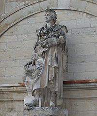  Jean Baptiste Romé de l'Isle. Estatua