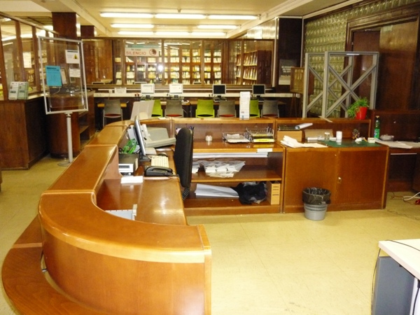 Biblioteca de Farmacia. Zona de préstamo