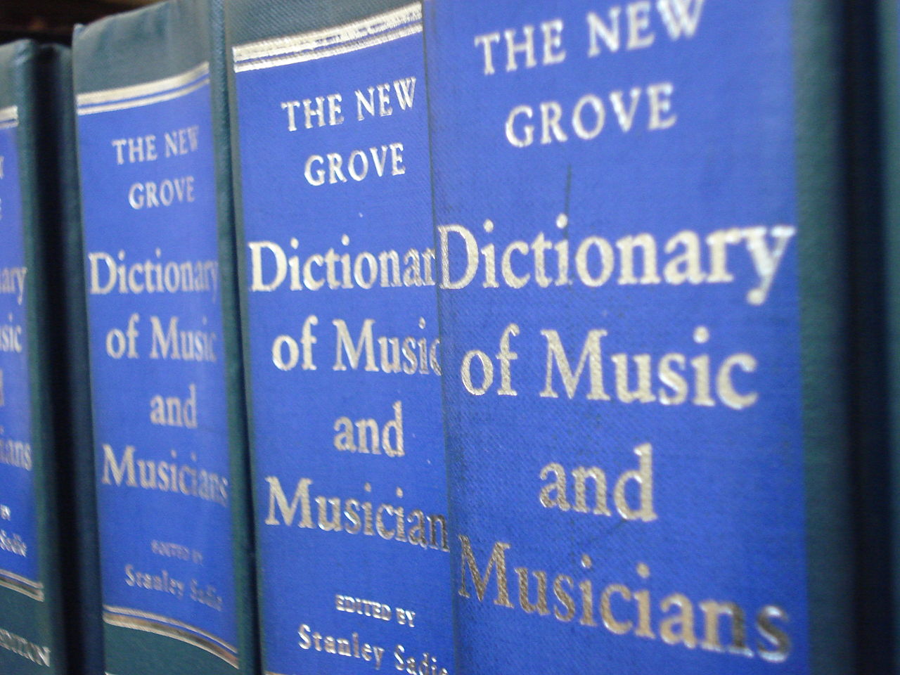  The New Grove dictionary of music and musicians (Fuente: commons.wikimedia.org)