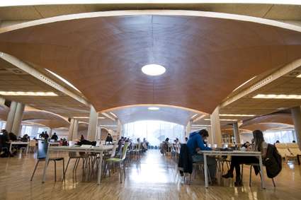 La Biblioteca María Zambrano abre los fines de semana desde este curso