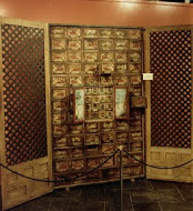 Expositor de botica antigua. Fotografía realizada para Gaceta Complutense 1992