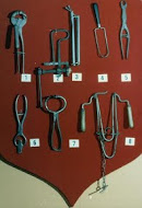 Instrumentos médicos  antiguos. Fotografía  realizada para Gaceta  Complutense 1992